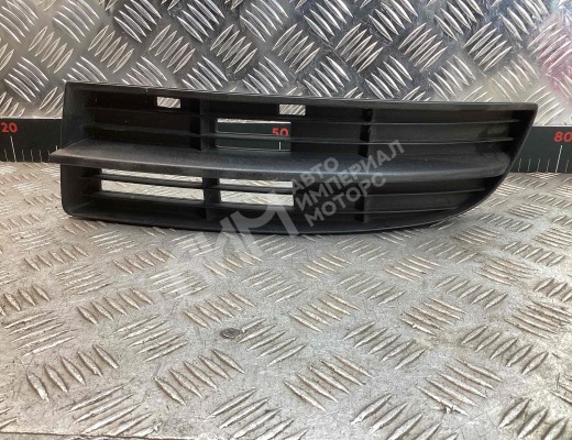 Заглушка (решетка) в бампер передний Volkswagen Touran I (1T) 2003-2006  Volkswagen Touran Touran I (1T) 2003-2006