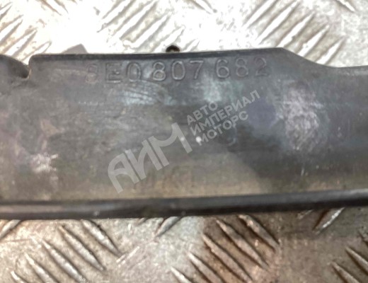 Заглушка (решетка) в бампер передний Audi A4 B6 (8EC, 8E5) 2000-2004  Audi A4 A4 B6 (8EC, 8E5) 2000-2004