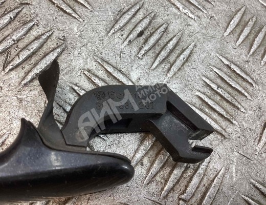 Ручка наружная передняя левая Volkswagen Passat B5 (3B) 1996-2000  Volkswagen Passat Passat B5 (3B) 1996-2000