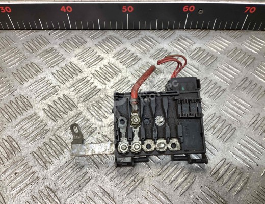 Блок предохранителей Volkswagen Golf IV (1J) 1997-2004  Volkswagen Golf Golf IV (1J) 1997-2004