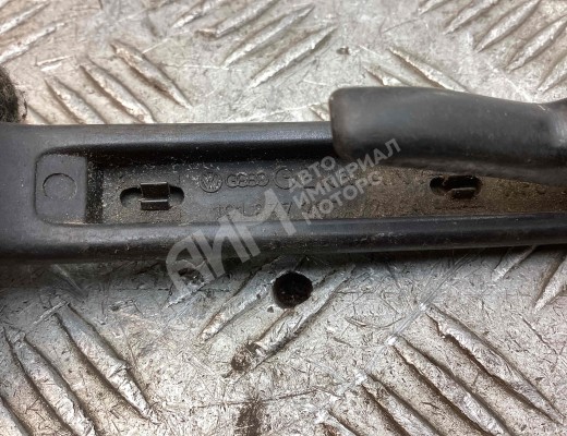 Ручка наружная передняя правая Volkswagen Golf II 1983-1992  Volkswagen Golf Golf II 1983-1992