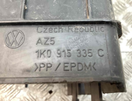 Кожух аккумулятора Volkswagen Passat B6 (3C) 2005-2010  Volkswagen Passat Passat B6 (3C) 2005-2010