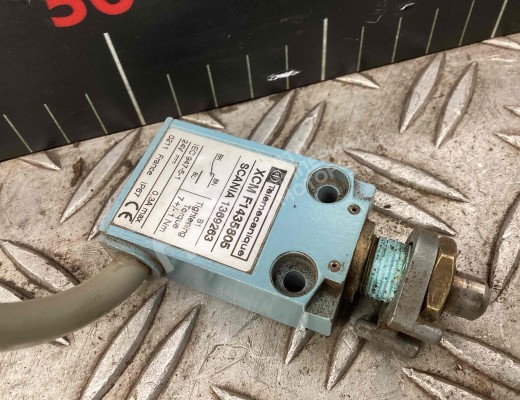 Выключатель концевой (концевик) Scania 4-series 1995-2004  Scania 4-series 4-series 1995-2004