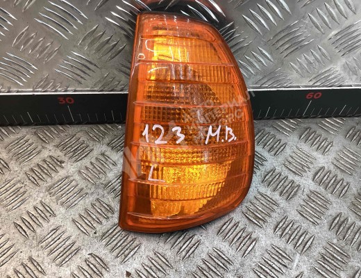 Поворотник левый  Mercedes E E (W123) 1980-1986