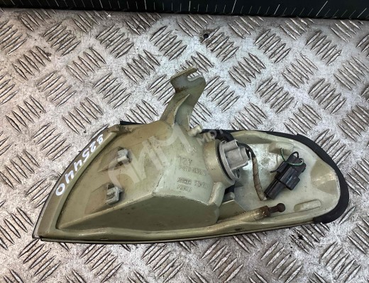Поворотник правый Mazda 626 IV (GE/GV) 1992-1997  Mazda 626 626 IV (GE/GV) 1992-1997