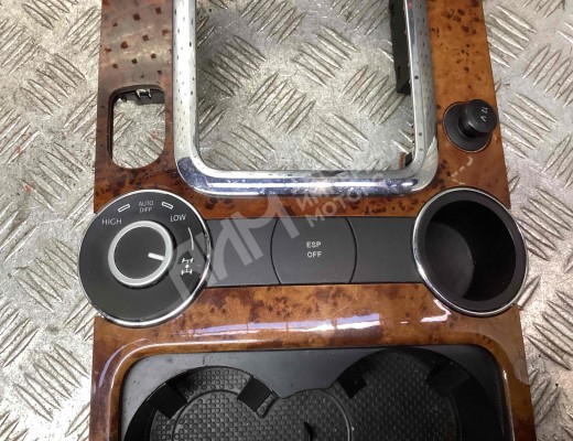 Консоль салона (кулисная часть) Volkswagen Touareg I (7L) 2002-2006  Volkswagen Touareg Touareg I (7L) 2002-2006