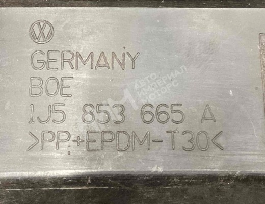 Заглушка (решетка) в бампер передний Volkswagen Bora (1J) 1998-2005  Volkswagen Bora Bora (1J) 1998-2005
