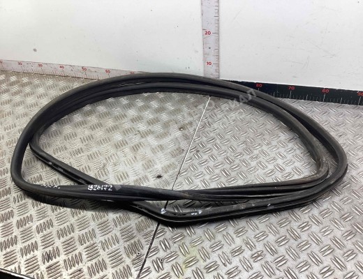 Уплотнитель двери передней правой Iveco Eurocargo III 2008-2015  Iveco Eurocargo Eurocargo III 2008-2015