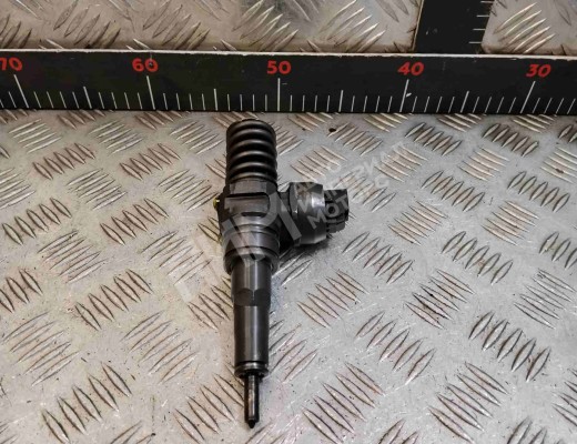 Форсунка Volkswagen Passat B5+ (3B) 2000-2005 рестайлинг  Volkswagen Passat Passat B5+ (3B) 2000-2005 рестайлинг