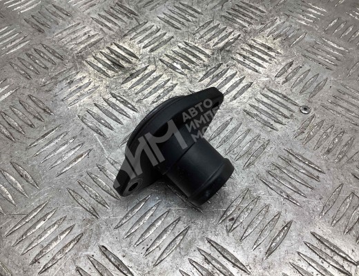 Фланец (тройник) системы охлаждения Volkswagen Golf IV (1J) 1997-2004  Volkswagen Golf Golf IV (1J) 1997-2004