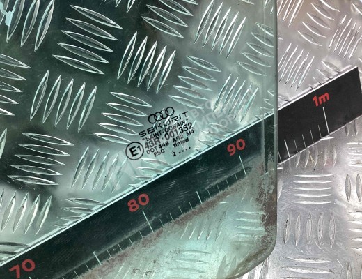 Стекло двери передней левой Audi A4 B6 (8EC, 8E5) 2000-2004  Audi A4 A4 B6 (8EC, 8E5) 2000-2004