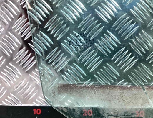 Стекло двери передней правой Audi A6 C5 (4B) 1997-2001  Audi A6 A6 C5 (4B) 1997-2001
