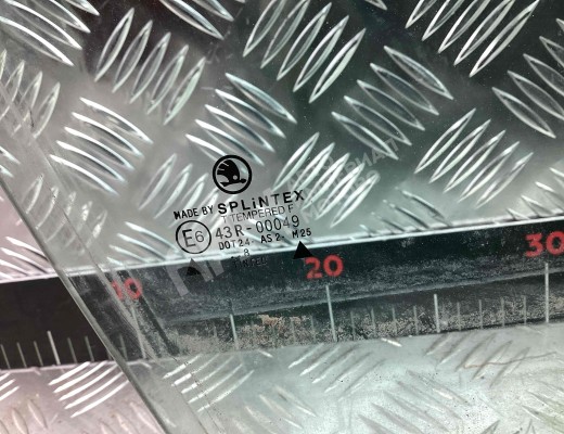 Стекло двери передней правой Skoda Octavia A4 Tour (1U) 1996-2010  Skoda Octavia Octavia A4 Tour (1U) 1996-2010