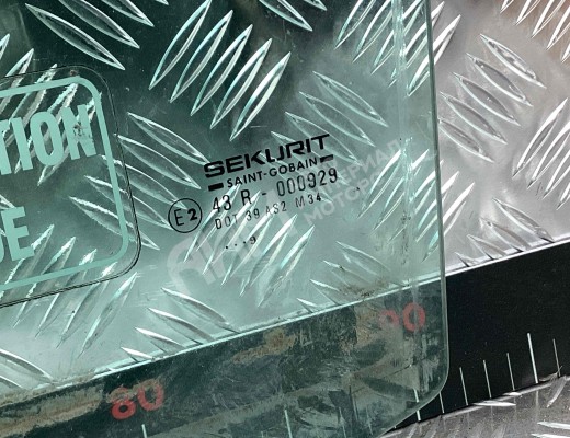 Стекло двери передней левой Peugeot 806 1994-2002  Peugeot 806 806 1994-2002