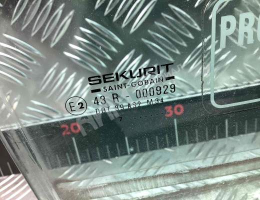 Стекло двери передней правой Peugeot 806 1994-2002  Peugeot 806 806 1994-2002