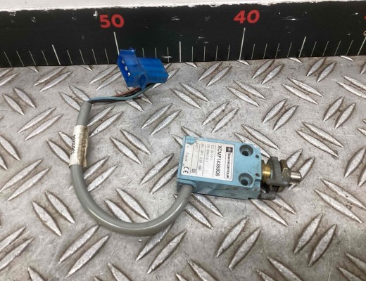 Выключатель концевой (концевик) Scania R-series 1995 -2004  Scania R-series R-series 1995 -2004