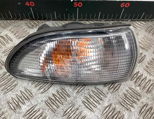 Поворотник правый Mitsubishi     