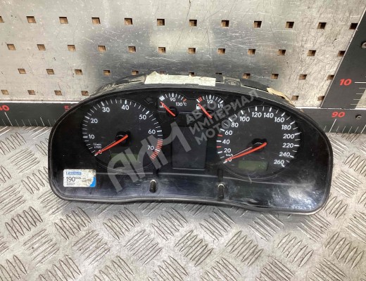 Щиток приборов (приборная панель) Volkswagen Passat B5 (3B) 1996-2000  Volkswagen Passat Passat B5 (3B) 1996-2000