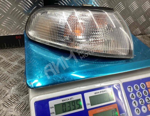 Поворотник правый Mazda 626 IV (GE/GV) 1992-1997  Mazda 626 626 IV (GE/GV) 1992-1997