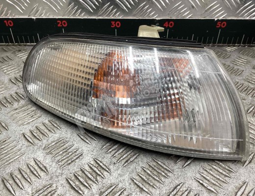 Поворотник правый Mazda 626 IV (GE/GV) 1992-1997  Mazda 626 626 IV (GE/GV) 1992-1997