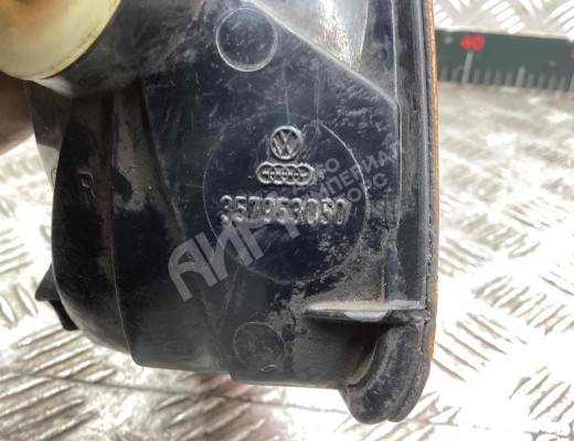Поворотник правый Volkswagen Passat B3 1988-1993  Volkswagen Passat Passat B3 1988-1993