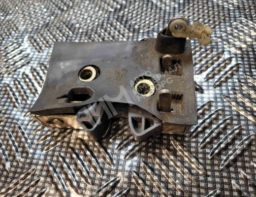 Замок двери передней правой Audi 100 C3 1982-1991  Audi 100 100 C3 1982-1991