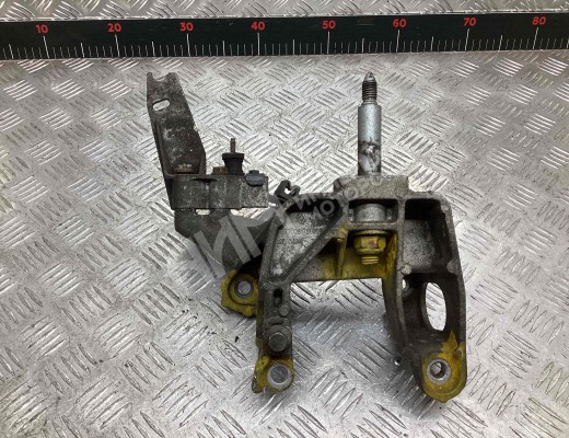 Кронштейн КПП Renault Espace III 1996-2002  Renault Espace Espace III 1996-2002