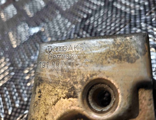 Замок двери передней левой Volkswagen Golf II 1983-1992  Volkswagen Golf Golf II 1983-1992