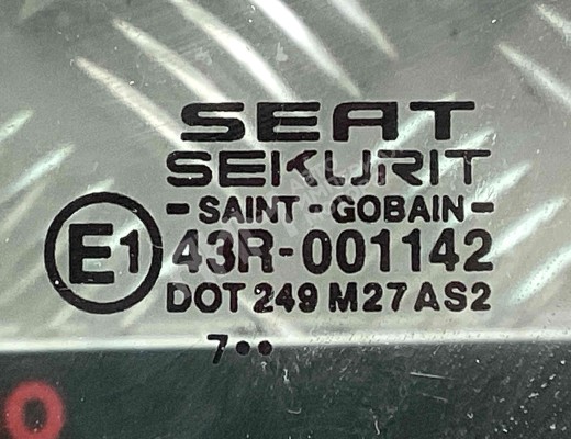 Стекло двери передней левой Seat Ibiza III (6L) 2002-2008  Seat Ibiza Ibiza III (6L) 2002-2008