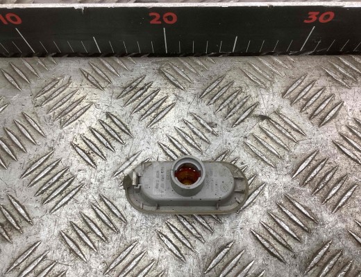 Повторитель передний правый Seat Ibiza III (6L) 2002-2008  Seat Ibiza Ibiza III (6L) 2002-2008