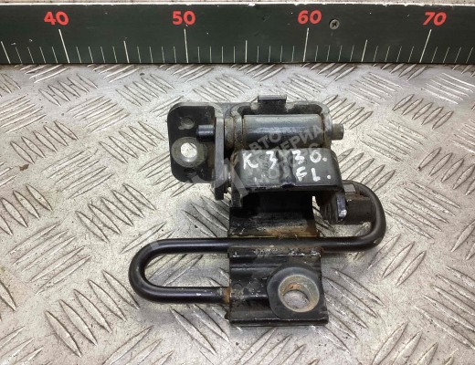 Петля двери передней левой Audi A4 B6 (8EC, 8E5) 2000-2004  Audi A4 A4 B6 (8EC, 8E5) 2000-2004