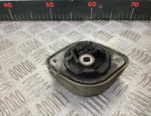 Подушка крепления КПП  Audi A4 B5 (8D) 1994-1999