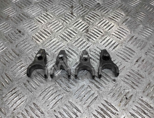 Скоба (кронштейн) крепления форсунки Toyota Avensis I (T220) 1997-2003  Toyota Avensis Avensis I (T220) 1997-2003