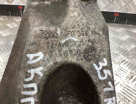 Подушка крепления КПП Audi A6 C6 (4F) 2004-2008  Audi A6 A6 C6 (4F) 2004-2008
