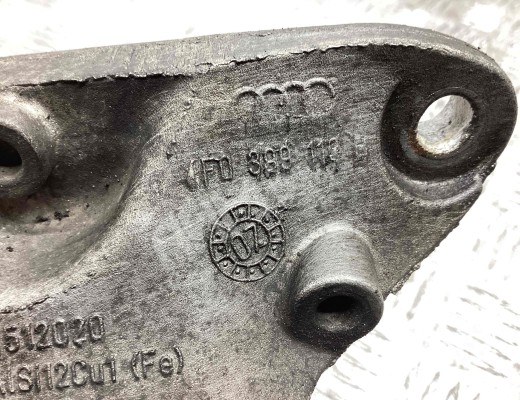 Подушка крепления КПП Audi A6 C6 (4F) 2004-2008  Audi A6 A6 C6 (4F) 2004-2008