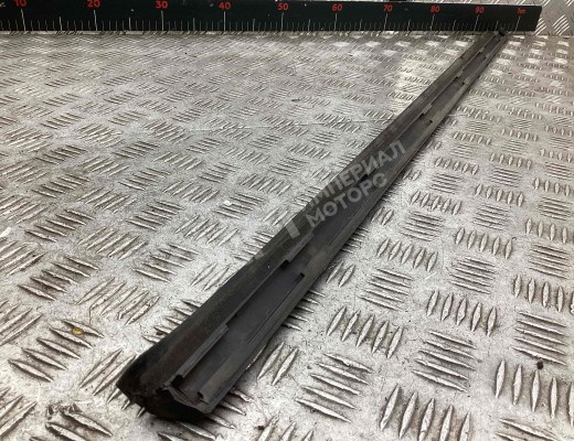 Молдинг двери передней правой Audi A4 B5 (8D) 1994-1999  Audi A4 A4 B5 (8D) 1994-1999