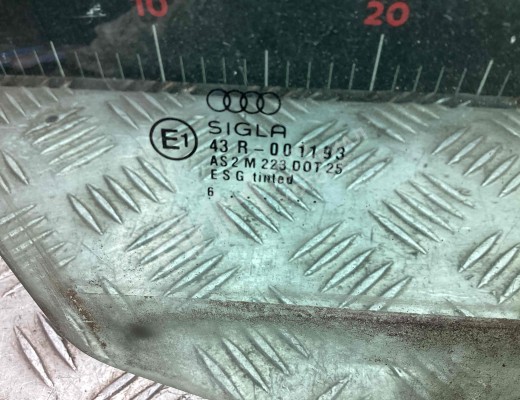 Стекло двери передней правой Audi A4 B5 (8D) 1994-1999  Audi A4 A4 B5 (8D) 1994-1999