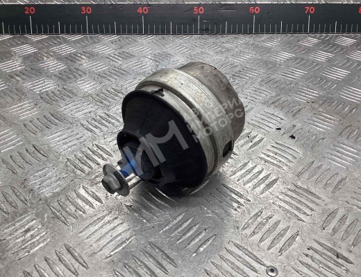 Подушка крепления двигателя Volkswagen Passat B5 (3B) 1996-2000  Volkswagen Passat Passat B5 (3B) 1996-2000