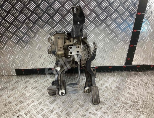 Узел педальный (блок педалей) Volkswagen Passat B3 1988-1993  Volkswagen Passat Passat B3 1988-1993
