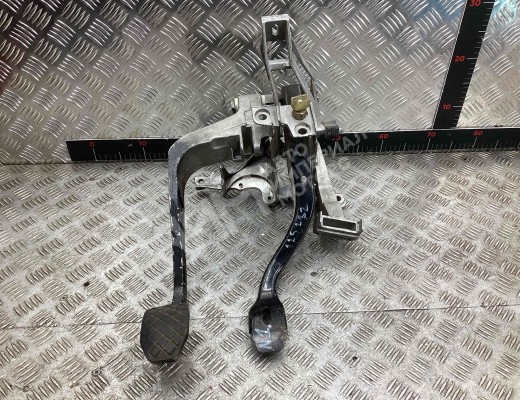 Узел педальный (блок педалей) Audi A4 B5 (8D) 1994-1999  Audi A4 A4 B5 (8D) 1994-1999