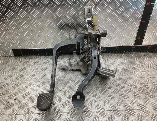 Узел педальный (блок педалей) Audi A4 B5 (8D) 1994-1999  Audi A4 A4 B5 (8D) 1994-1999