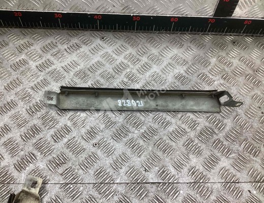 Ус под фару правый Mercedes E (W124) 1985-1996  Mercedes E E (W124) 1985-1996