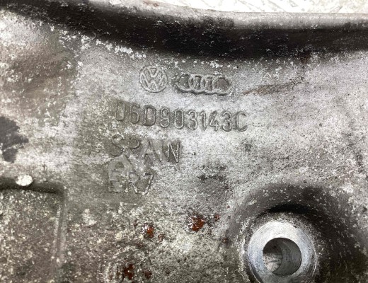 Кронштейн генератора Audi A4 B6 (8EC, 8E5) 2000-2004  Audi A4 A4 B6 (8EC, 8E5) 2000-2004