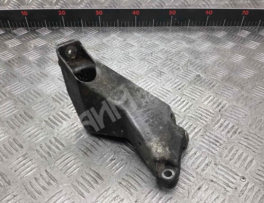 Кронштейн двигателя Audi A4 B6 (8EC, 8E5) 2000-2004  Audi A4 A4 B6 (8EC, 8E5) 2000-2004