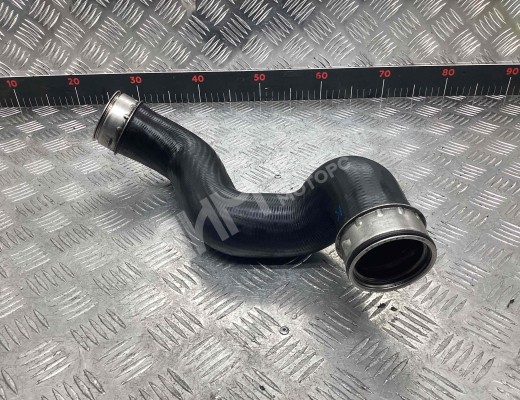 Патрубок интеркулера Volkswagen Passat B5+ (3B) 2000-2005 рестайлинг  Volkswagen Passat Passat B5+ (3B) 2000-2005 рестайлинг