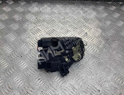 Замок двери передней левой Audi A6 C5 (4B) 1997-2001  Audi A6 A6 C5 (4B) 1997-2001