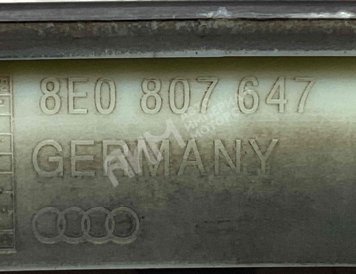 Заглушка (решетка) в бампер передний Audi A4 B6 (8EC, 8E5) 2000-2004  Audi A4 A4 B6 (8EC, 8E5) 2000-2004
