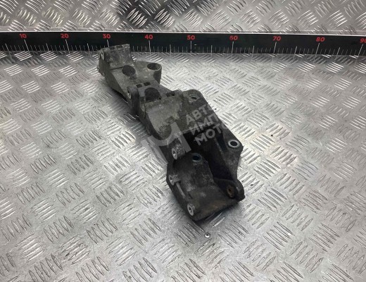 Кронштейн генератора Volkswagen Golf IV (1J) 1997-2004  Volkswagen Golf Golf IV (1J) 1997-2004