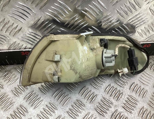 Поворотник правый Mazda 626 IV (GE/GV) 1992-1997  Mazda 626 626 IV (GE/GV) 1992-1997