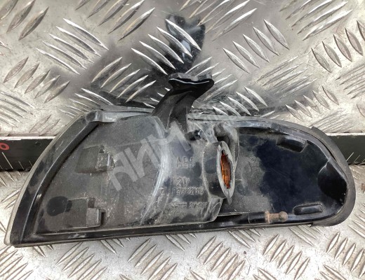 Поворотник правый Mazda 626 IV (GE/GV) 1992-1997  Mazda 626 626 IV (GE/GV) 1992-1997